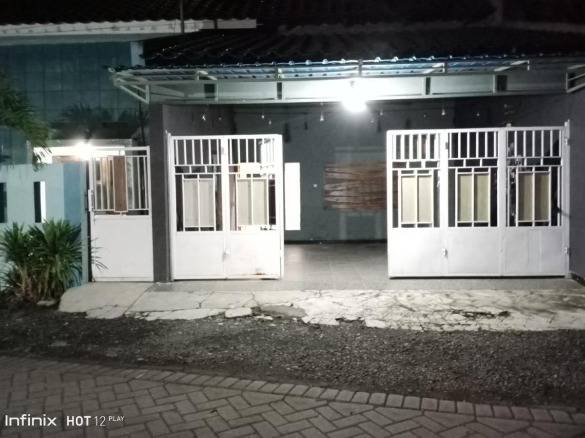 999 Khs 2 Homestay Gilimanuk Bagian luar foto